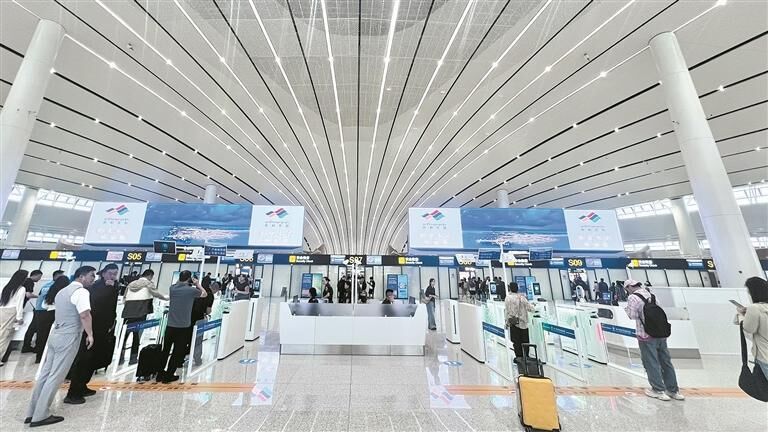 向“新”而行 振翅啟航——西寧曹家堡國際機場T3航站樓投運首日見聞