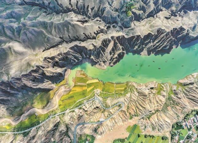 鳥(niǎo)瞰龍羊峽