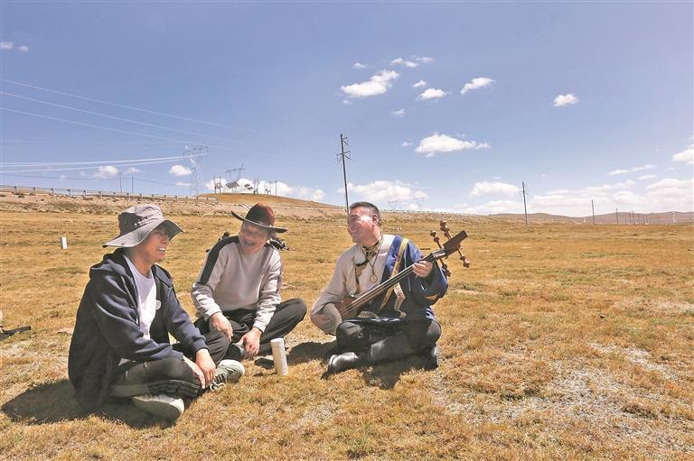 【家住黃河源】彈起扎木念 舞出“黃河”情