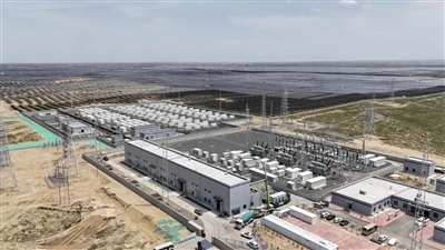 青海共和塔拉灘傳捷報:全部投產!10臺“穩壓器”加持