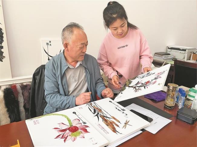 【文化中國(guó)行】有一種畫(huà),能觸摸出溫暖的感覺(jué)