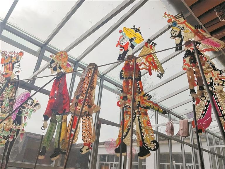 栩栩如生的皮影。本報記者 牛玉嬌 攝